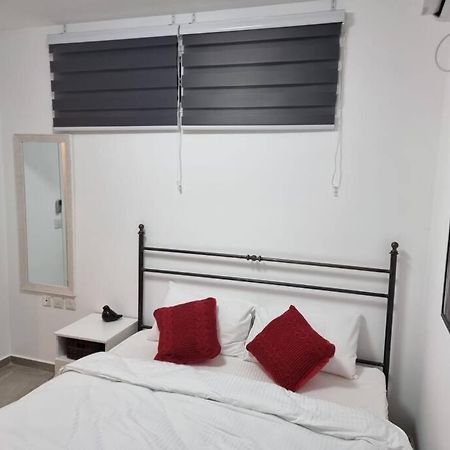 דירת זוּגַג מפנקת עם מרפסת משגעת ונוף למפרץ. Apartment Eilat Exterior photo