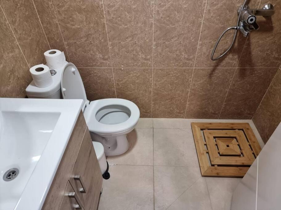 דירת זוּגַג מפנקת עם מרפסת משגעת ונוף למפרץ. Apartment Eilat Exterior photo